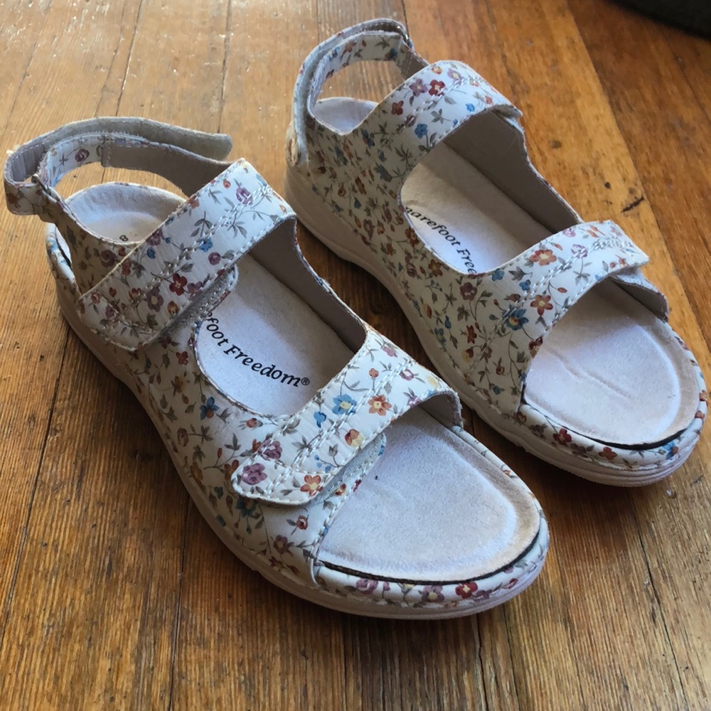 Barefoot Freedom by Drew Floral Sandals 8M